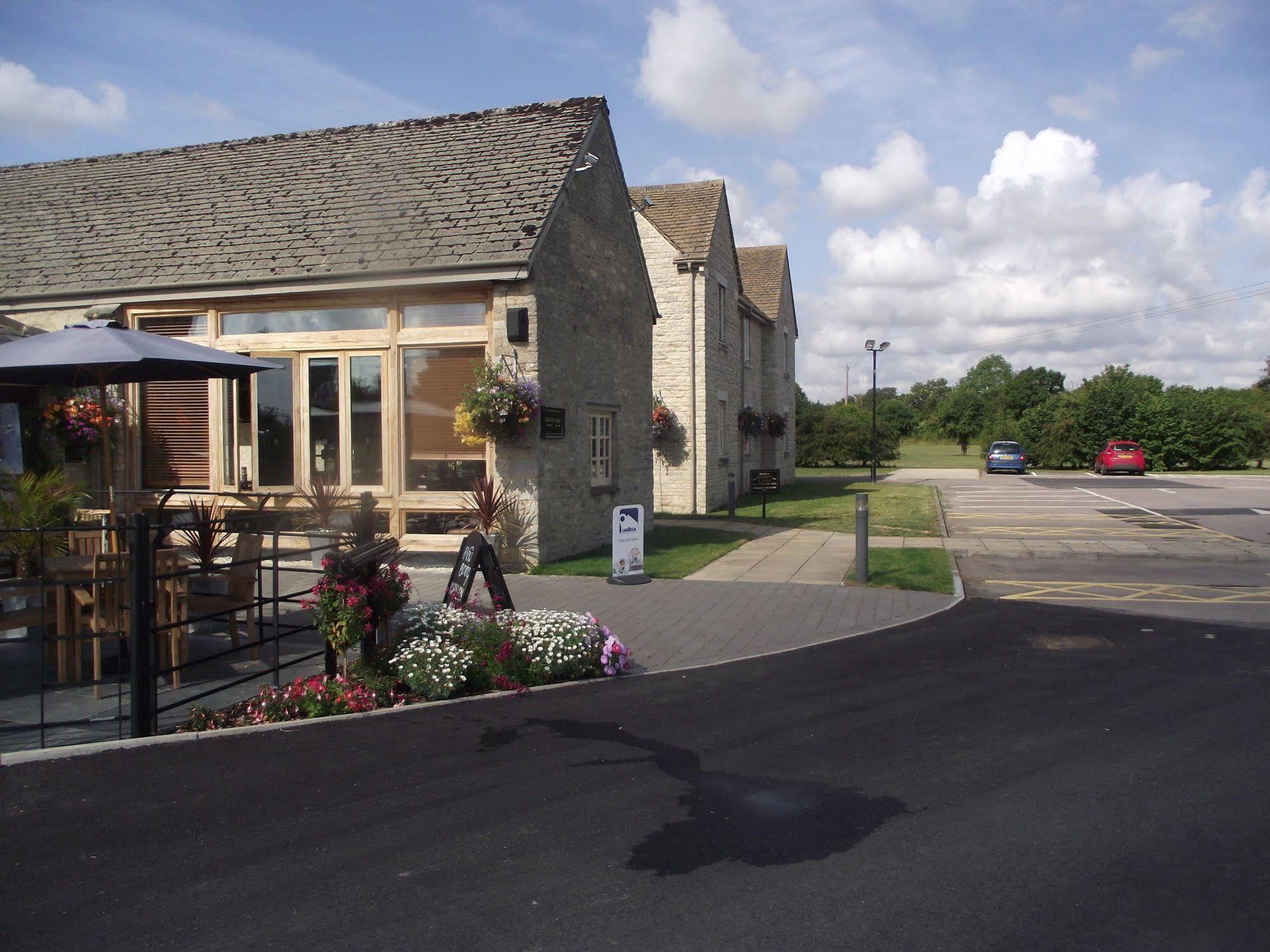Sturdys Castle Motel คิดลิงตัน ภายนอก รูปภาพ