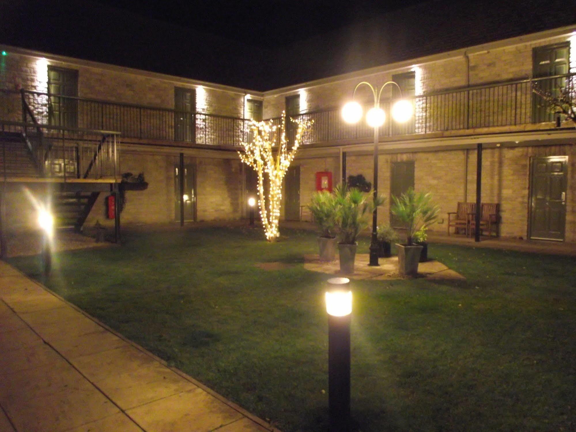 Sturdys Castle Motel คิดลิงตัน ภายนอก รูปภาพ